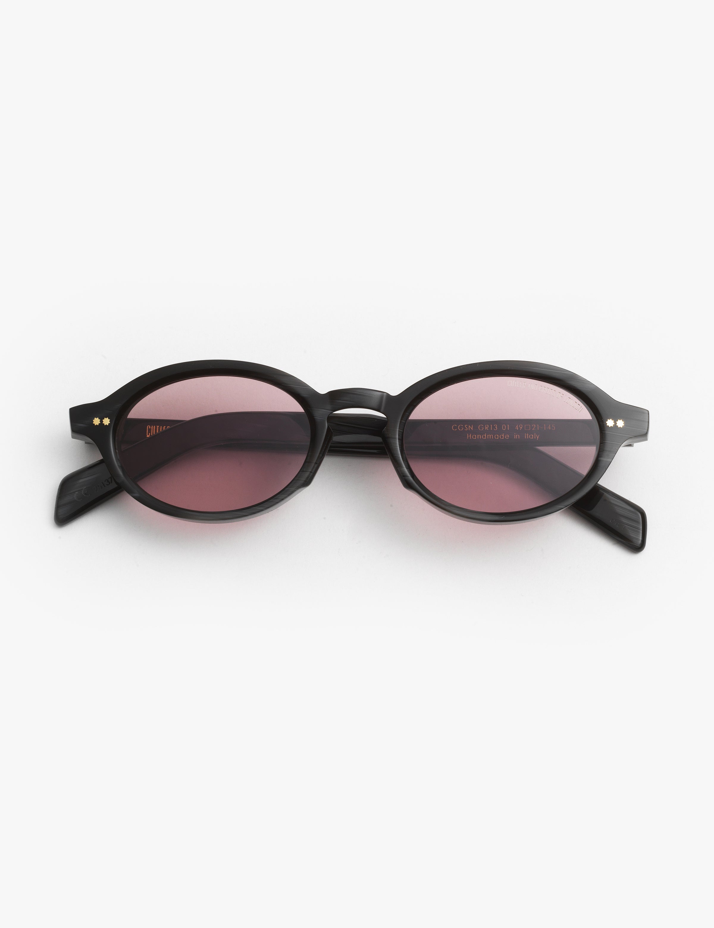 Cutler and Gross collabora con Bella Freud per una collezione di Cutler and Gross collabora con Bella Freud per una collezione di
