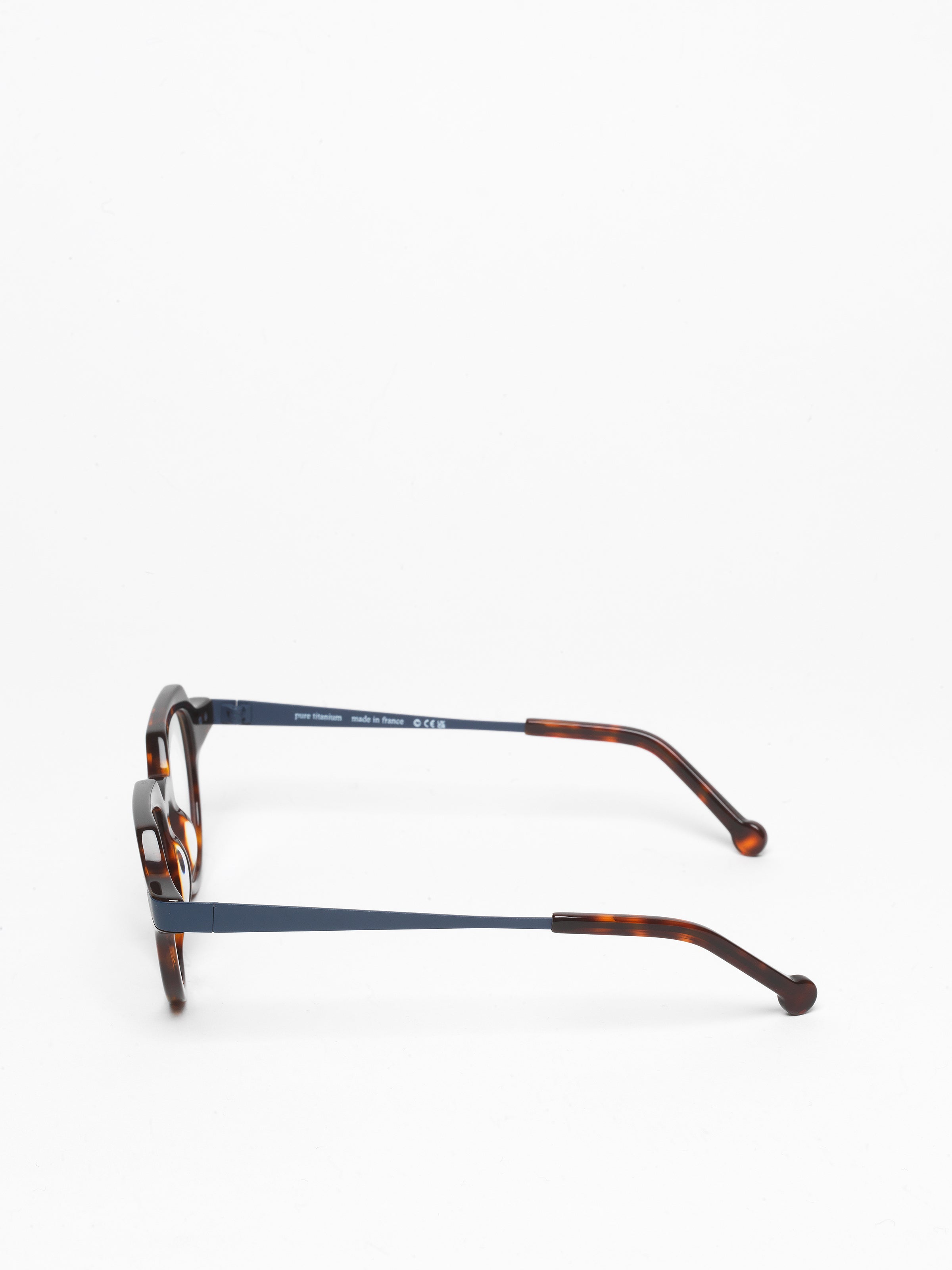 Theo / Couple / 005 Brown Red + Dark Night – I Visionari