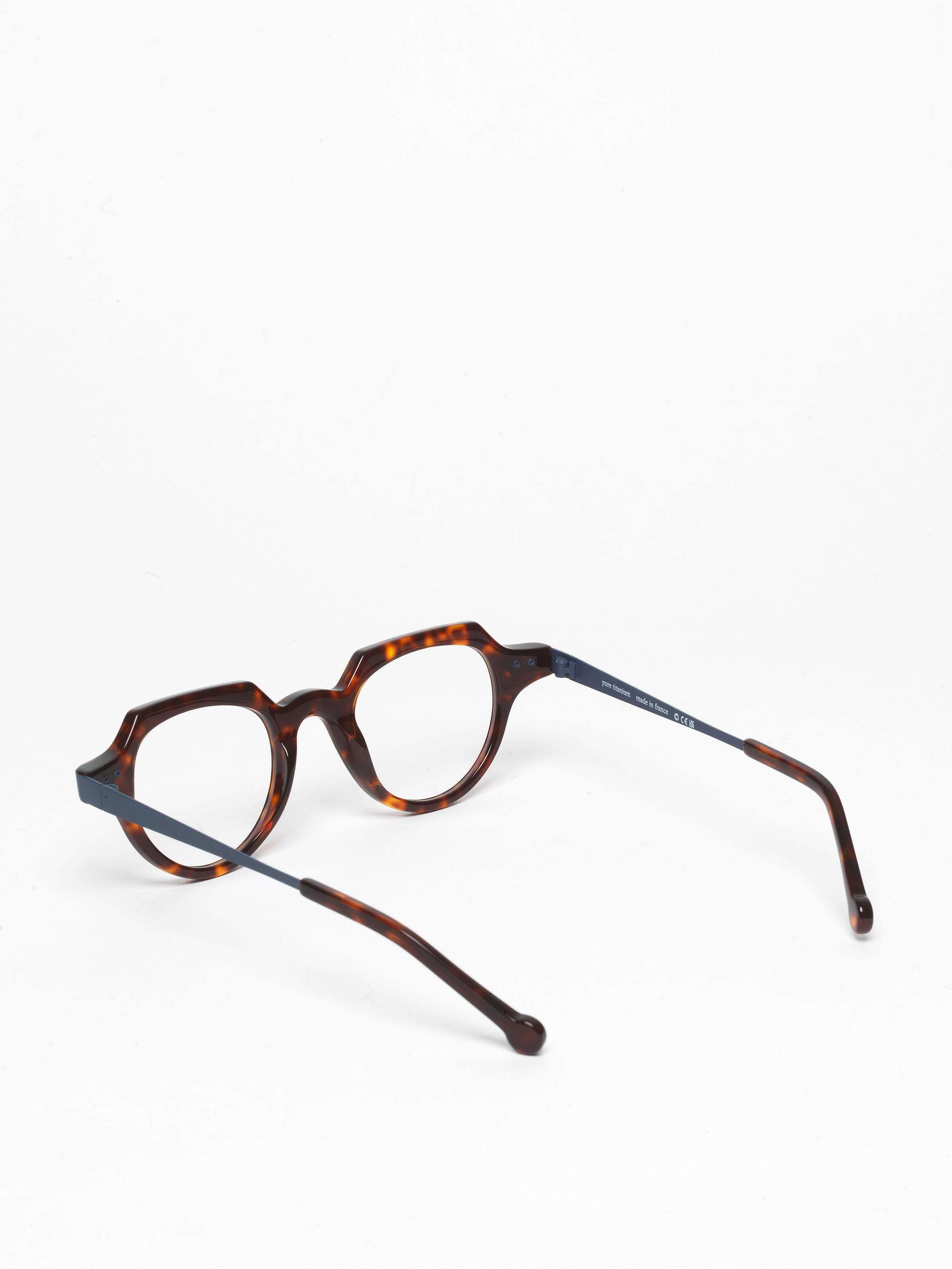 Theo / Couple / 005 Brown Red + Dark Night – I Visionari