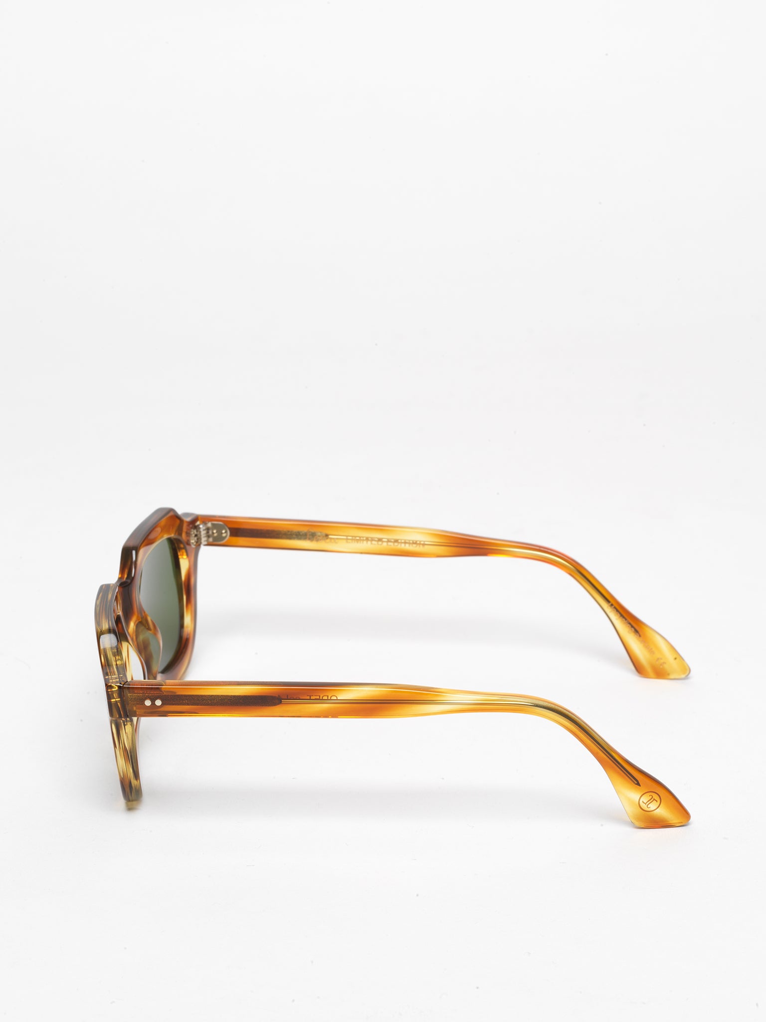 Lesca Lunetier / Odet 6mm / Light Striped Tortoise with Vintage Green Lenses